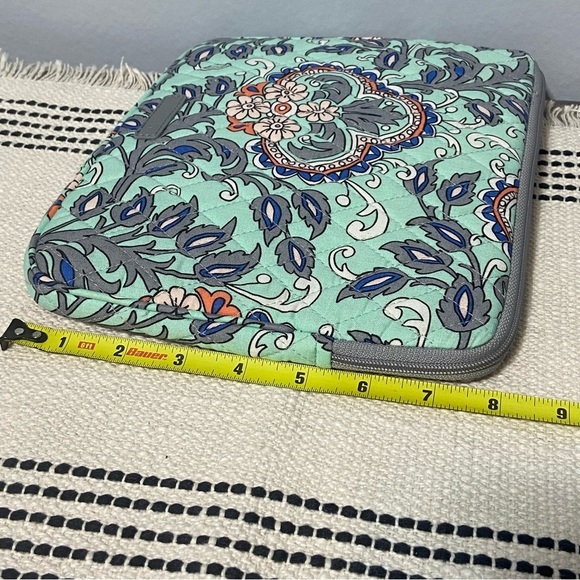 VERA BRADLEY / Fan Flowers Padded Tablet Sleeve Case - Picture 6 of 6